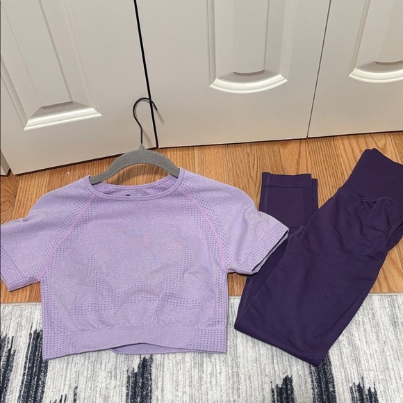 Purple women Crop Top and leggings set - Picture 3 of 6